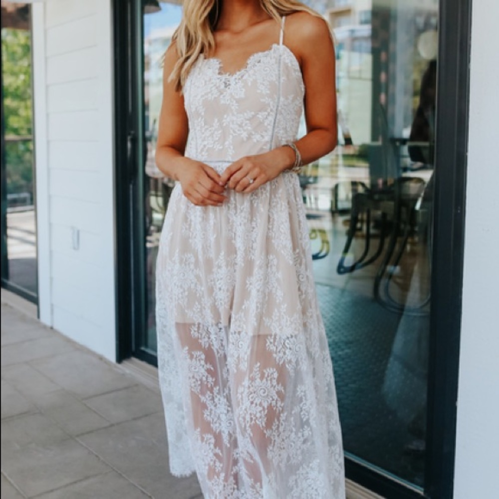 Scalloped White Lace Maxi Dress
